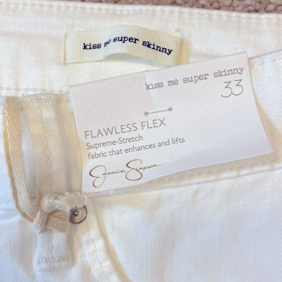 NWT JESSICA SIMPSON'S Kiss Me Jeans in White, size 33 - Picture 6 of 12